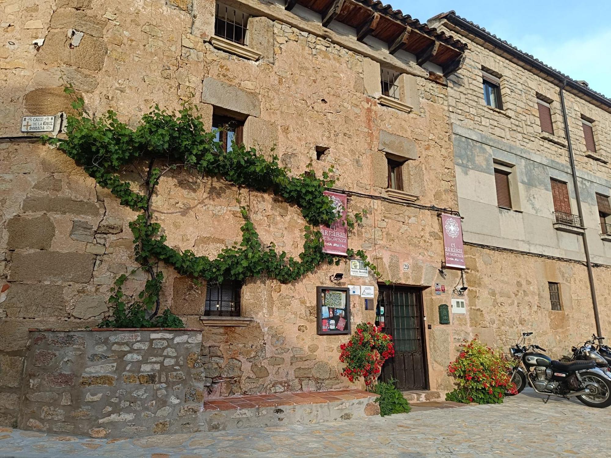 Hotel Rural El Arrabal ซีเกว็นซา ภายนอก รูปภาพ